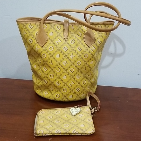 Dooney & Bourke puzzle bucket bag&wristlet wallet - Picture 5 of 16